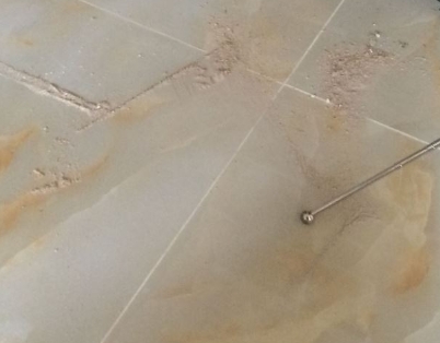 来凤瓷砖空鼓维修公司分享粘合剂选择不当在瓷砖铺贴过程中可能导致以下问题